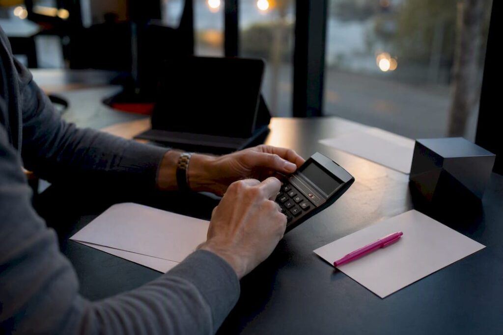 Trader hands calculating stock CFD position size
